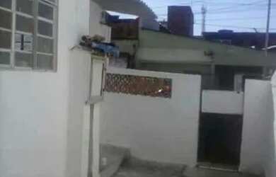 Imagem: A casa possui 1 Dormitório, 1 Banheiro, 1 Vaga na garagem e