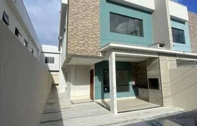 Imagem: A casa possui 3 Dormitórios, 4 Banheiros, 2 Vagas na garagem