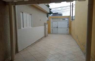 Imagem: A casa possui 2 Dormitórios, 1 Banheiro, 3 Vagas na garagem