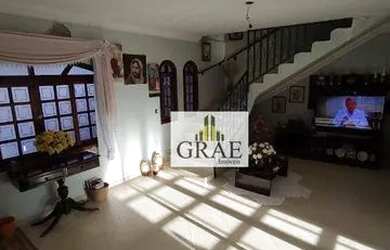 Imagem: A casa possui 4 Dormitórios, 4 Banheiros, 5 Vagas na garagem