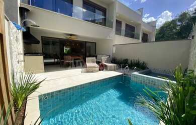 Imagem: A casa em condomínio possui 4 Dormitórios, 4 Banheiros, 2