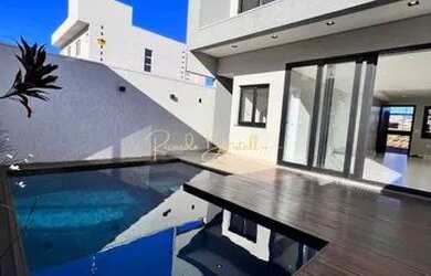 Imagem: A casa possui 3 Dormitórios, 2 Banheiros, 3 Vagas na garagem