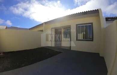 Imagem: A casa possui 2 Dormitórios, 1 Banheiro, 1 Vaga na garagem