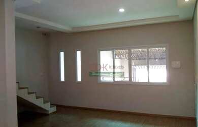 Imagem: A casa possui 4 Dormitórios, 3 Banheiros, 2 Vagas na garagem