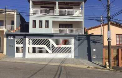 Imagem: A casa possui 5 Dormitórios, 5 Banheiros, 4 Vagas na garagem