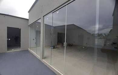 Imagem: O depósito possui 2 Vagas na garagem, 42m² de Área e está