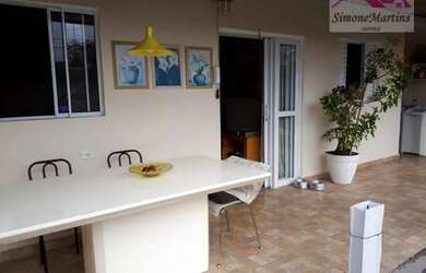 Imagem: A casa possui 1 Dormitório, 1 Banheiro, 5 Vagas na garagem