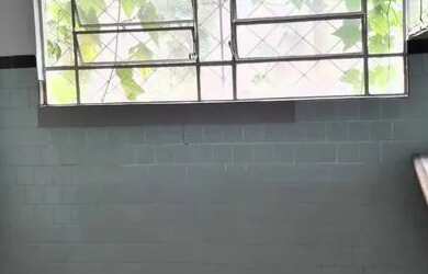 Imagem: A casa possui 3 Dormitórios, 2 Banheiros, 1 Vaga na garagem