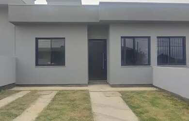 Imagem: A casa possui 2 Dormitórios, 1 Banheiro, 1 Vaga na garagem