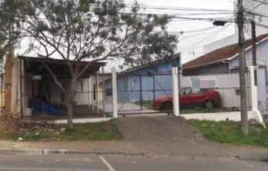 Imagem: A casa possui 5 Dormitórios, 1 Banheiro, 230m² de Área, Área