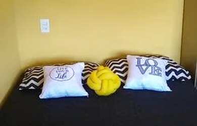 Imagem: O quarto e está localizado em Chácara Flora, Petrópolis para