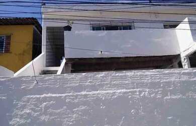 Imagem: A casa possui 2 Dormitórios, 1 Banheiro e está localizado