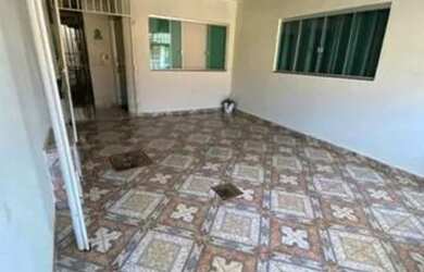 Imagem: A casa possui 2 Dormitórios, 2 Banheiros, 1 Vaga na garagem