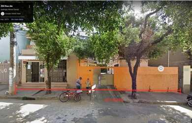 Imagem: A casa possui 5 Dormitórios, 5 Banheiros, 4 Vagas na garagem