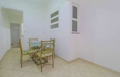 Imagem: O apartamento possui 1 Dormitório, 1 Banheiro, 42m² de Área