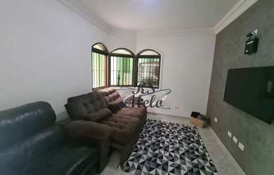 Imagem: A casa possui 3 Dormitórios, 1 Banheiro, 2 Vagas na garagem