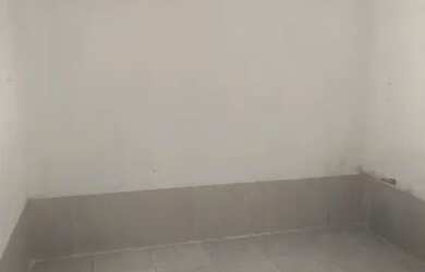 Imagem: A casa possui 1 Dormitório, 1 Banheiro, 1 Vaga na garagem