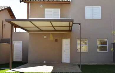 Imagem: A casa em condomínio possui 3 Dormitórios, 3 Banheiros, 2