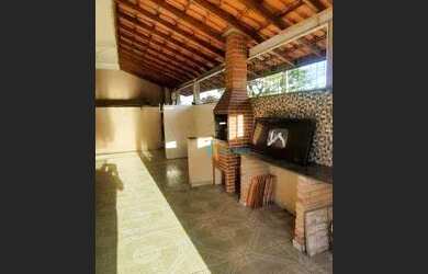 Imagem: A casa para alugar possui 1 Dormitório, 2 Banheiros, 1 Vaga