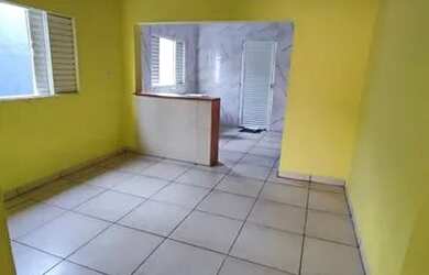 Imagem: A casa possui 2 Dormitórios, 1 Banheiro, 1 Vaga na garagem