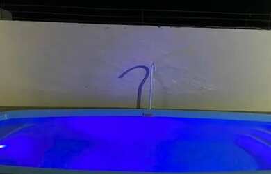 Imagem: A casa possui 4 Dormitórios, 5 Banheiros, 1 Vaga na garagem