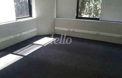 Imagem: O depósito possui 5 Vagas na garagem e 260m² de Área e está