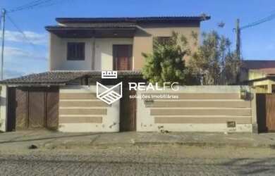 Imagem: A casa possui 5 Dormitórios, 1 Banheiro, 1 Vaga na garagem