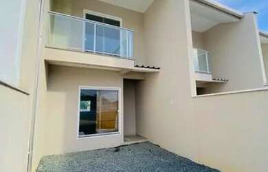 Imagem: A casa possui 2 Dormitórios, 2 Banheiros, 2 Vagas na garagem