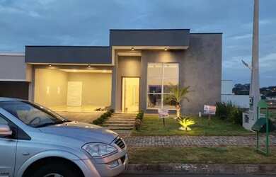 Imagem: A casa em condomínio possui 3 Dormitórios, 3 Banheiros, 2