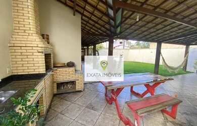 Imagem: A casa possui 3 Dormitórios, 3 Banheiros, 4 Vagas na garagem