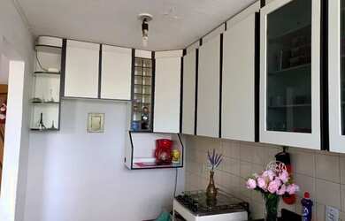 Imagem: O apartamento possui 2 Dormitórios, 1 Banheiro, 1 Vaga na garagem