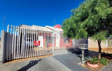 Imagem: A casa possui 2 Dormitórios, 2 Banheiros, 2 Vagas na garagem