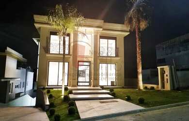 Imagem: A casa em condomínio possui 4 Dormitórios, 5 Banheiros, 5