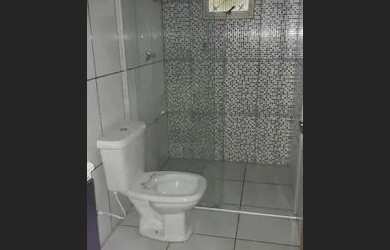 Imagem: A casa possui 2 Dormitórios, 2 Banheiros, 2 Vagas na garagem