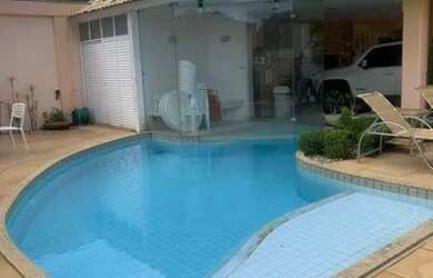 Imagem: A casa possui 4 Dormitórios, 1 Banheiro, 2 Vagas na garagem