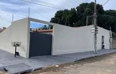 Imagem: A kitnet possui 2 Dormitórios, 2 Banheiros, 5 Vagas na garagem