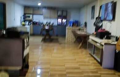 Imagem: A casa possui 2 Dormitórios, 1 Banheiro, 1 Vaga na garagem