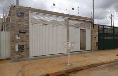 Imagem: A casa possui 2 Dormitórios, 2 Vagas na garagem, 112m² de