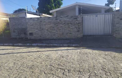 Imagem: A casa possui 3 Dormitórios, 3 Banheiros, 3 Vagas na garagem