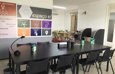 Imagem: A casa possui 5 Dormitórios, 4 Banheiros, 2 Vagas na garagem