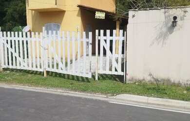 Imagem: A casa possui 2 Dormitórios, 2 Banheiros, 1 Vaga na garagem