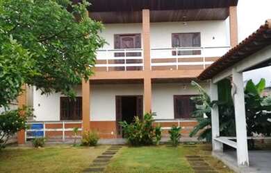 Imagem: A casa possui 3 Dormitórios, 2 Banheiros, 4 Vagas na garagem