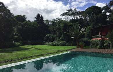 Imagem: A casa em condomínio possui 5 Dormitórios, 5 Banheiros, 5