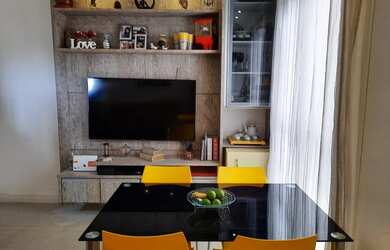 Imagem: O apartamento possui 3 Dormitórios, 1 Banheiro, 2 Vagas na