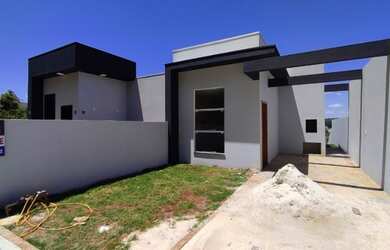 Imagem: A casa possui 2 Dormitórios, 1 Banheiro, 2 Vagas na garagem