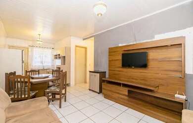 Imagem: A casa possui 3 Dormitórios, 1 Banheiro, 2 Vagas na garagem