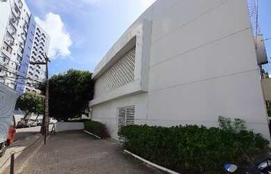 Imagem: A casa possui 5 Dormitórios, 5 Banheiros, 5 Vagas na garagem