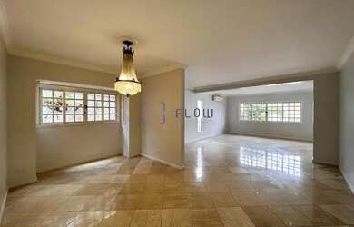 Imagem: A casa possui 3 Dormitórios, 4 Banheiros, 2 Vagas na garagem