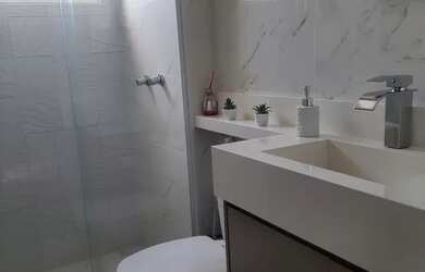 Imagem: O apartamento possui 2 Dormitórios, 1 Banheiro, 1 Vaga na garagem