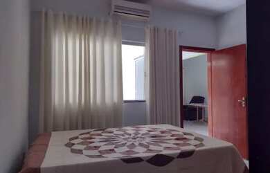 Imagem: A casa possui 2 Dormitórios, 1 Vaga na garagem e está localizado